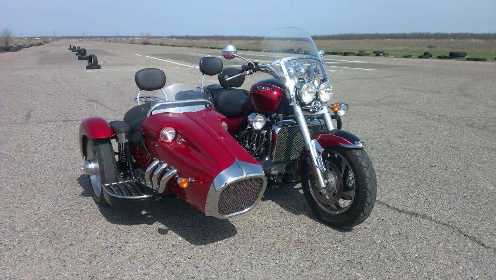 Triumph_Rocket_III_Moto.thumb.jpg.2869f83aaadc1ec2073125c9ee81801a.jpg